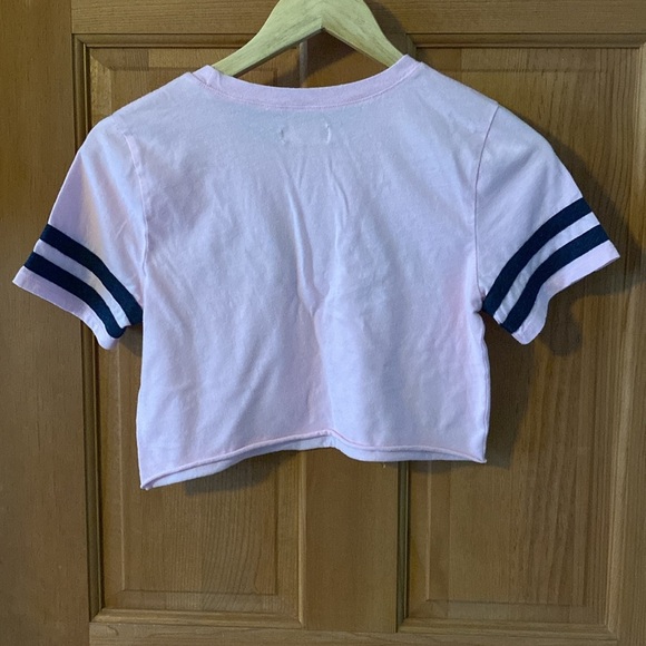 Hollister Medium Pink Crop Top Preowned Shirt Will fit XS-Medium - Picture 3 of 4